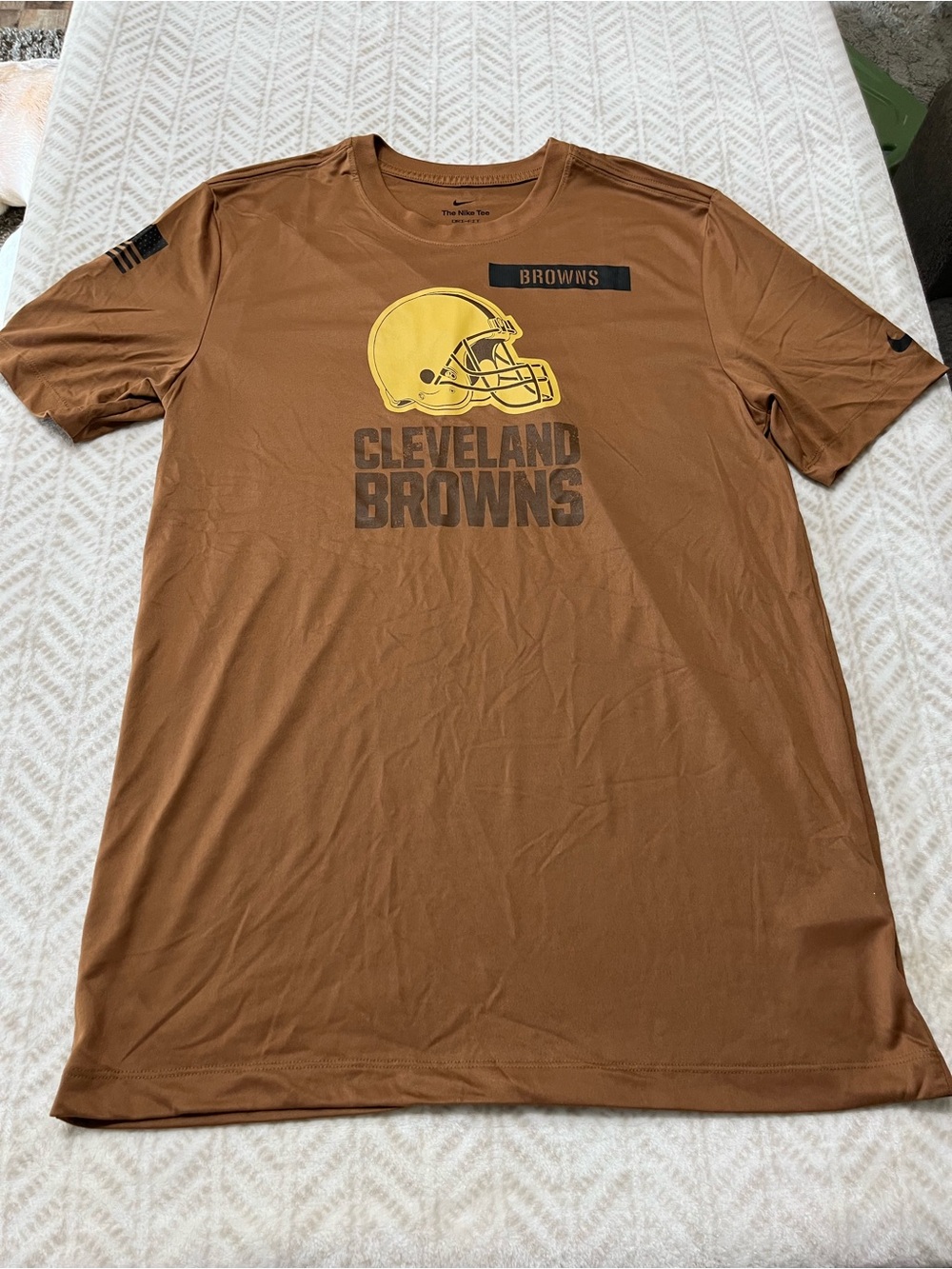 Cleveland Browns NFL football shirt, with the NFL 75th anniversary-style patch M